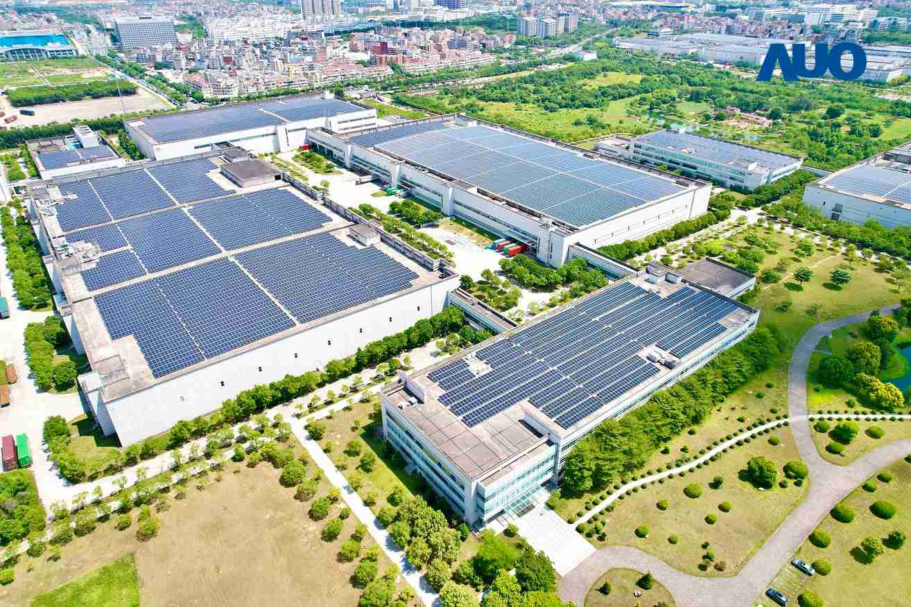 PG国际厦门推动智能制造同时，，，，透过绿电创能纵深推进绿色转型，，，厂区全屋顶铺设太阳能光伏板，，，每年太阳能发电 2,600多万度